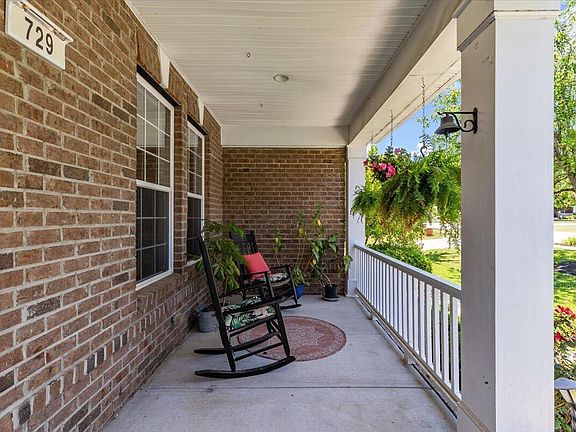 5th image of 729 Highwater Pl