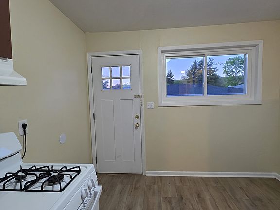 3rd image of 217 Fairfield St APT L2