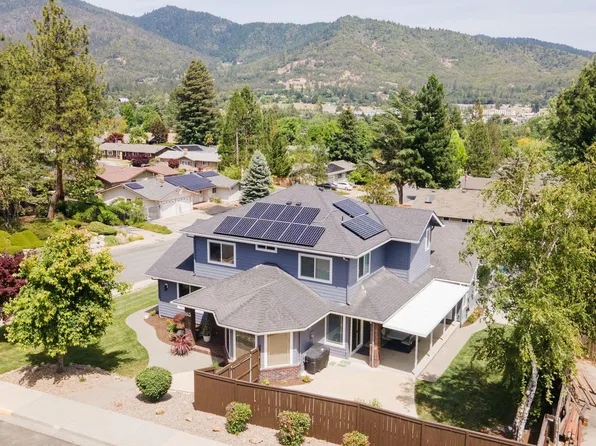 965 NW Valley View Dr, Grants Pass, OR 97526