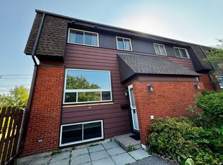 5 Banner Rd #F, Ottawa, ON K2H 8T3