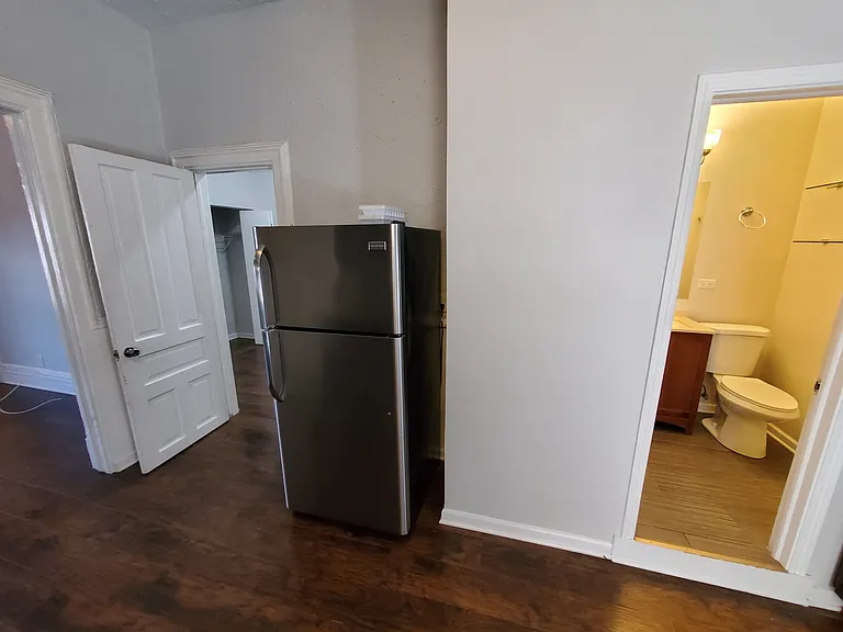 1528 N Ashland Ave #2R — Photo 3