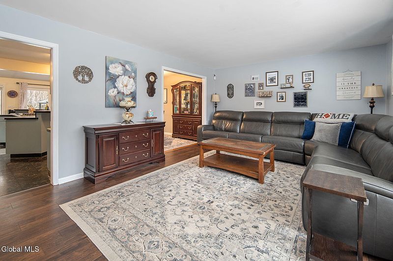 5th image of 32 Guilder Place