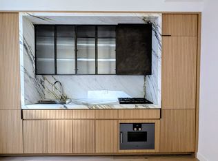 135 E 47th St #21A, New York, NY 10017