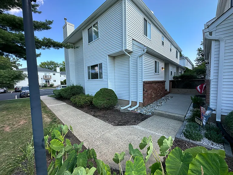 604 Wheatfield Ct #604 — Photo 2