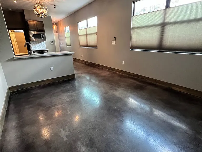 1542 N Alamo St #104 — Photo 3
