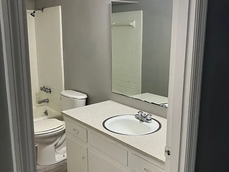 2063 Vineville Ave — Photo 6