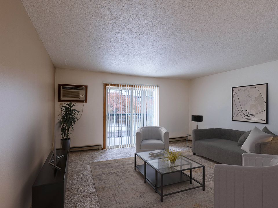Fargo, ND West Oak Apartments | Living