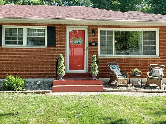4th image of 2584 Boyle Ave