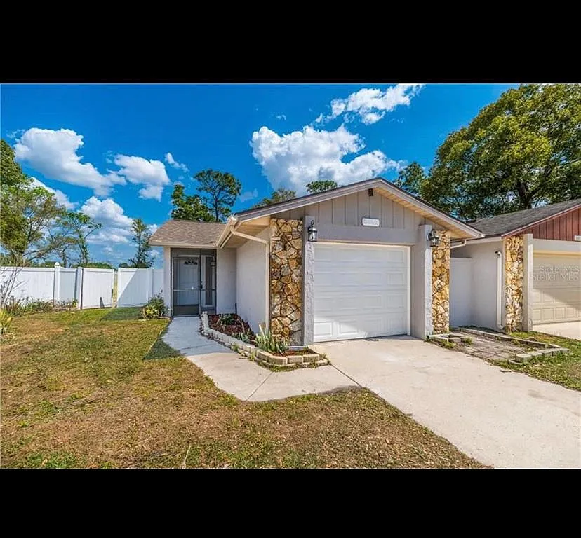 2 bed, 2.0 bath, 968 sqft, $2,400 — Photo 1