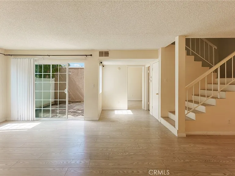 19111 Hamlin St — Photo 7