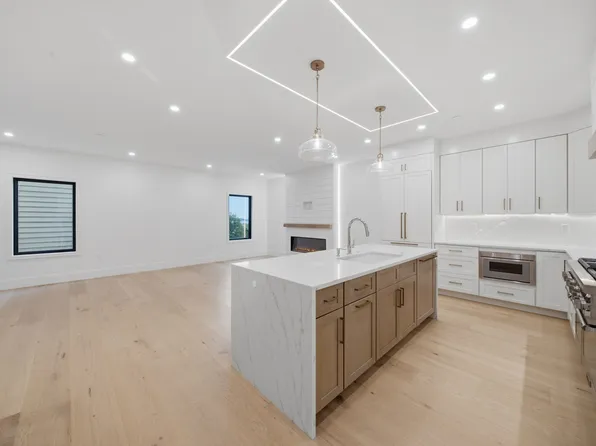 421 E 6th St #Townhouse 3, Boston, MA 02127