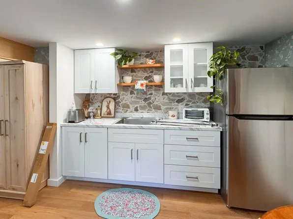(undisclosed Address), East Falmouth, MA 02536