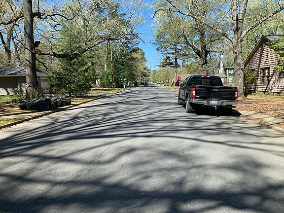 4th image of 903 W 34th Ave
