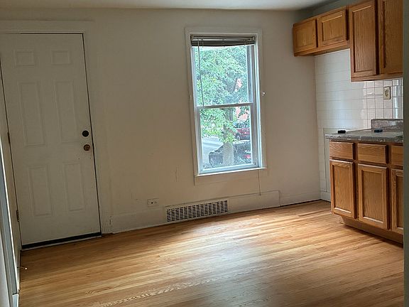 4th image of 2159 W Superior St #3
