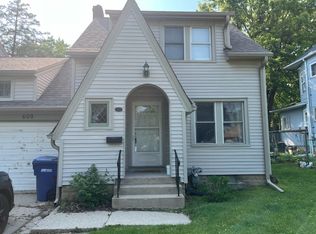 609 S 4th St, Dekalb, IL 60115