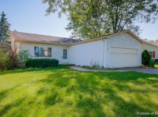 609 W Stetzer Ave, Elburn, IL 60119