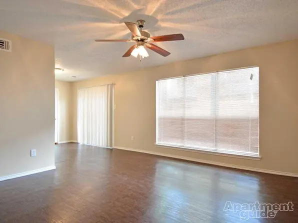 310 Belmont St, Tomball, TX 77375