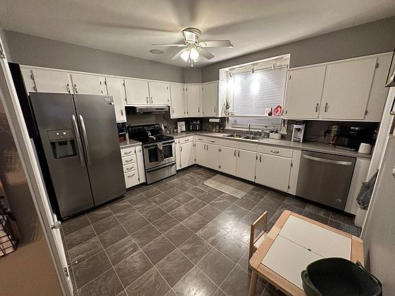 5th image of 400 Berkshire Dr