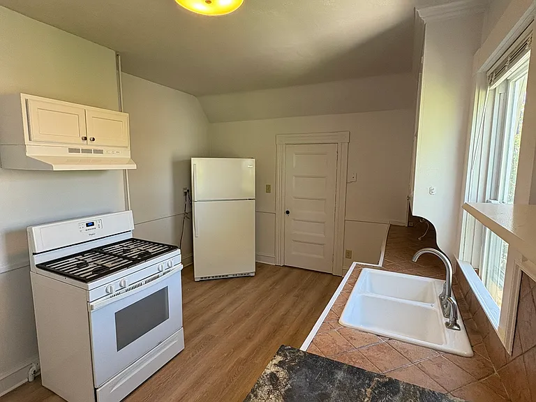 105 America St #3 — Photo 6