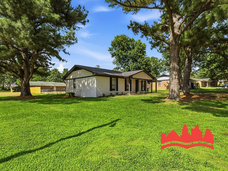 10372 Lafayette Dr — Photo 3