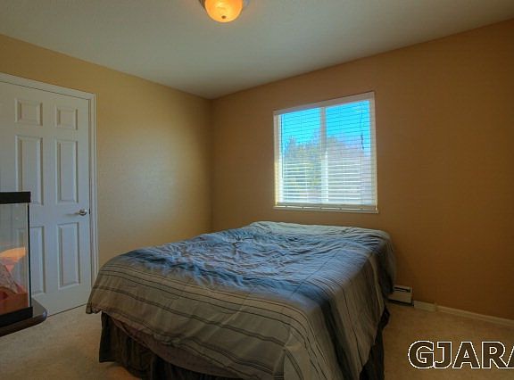 4th image of 300 Applewood Ct