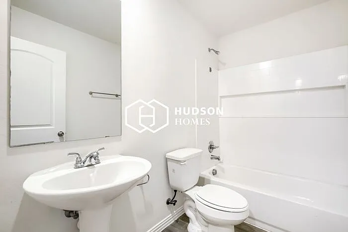 334 Bounding Main — Photo 10