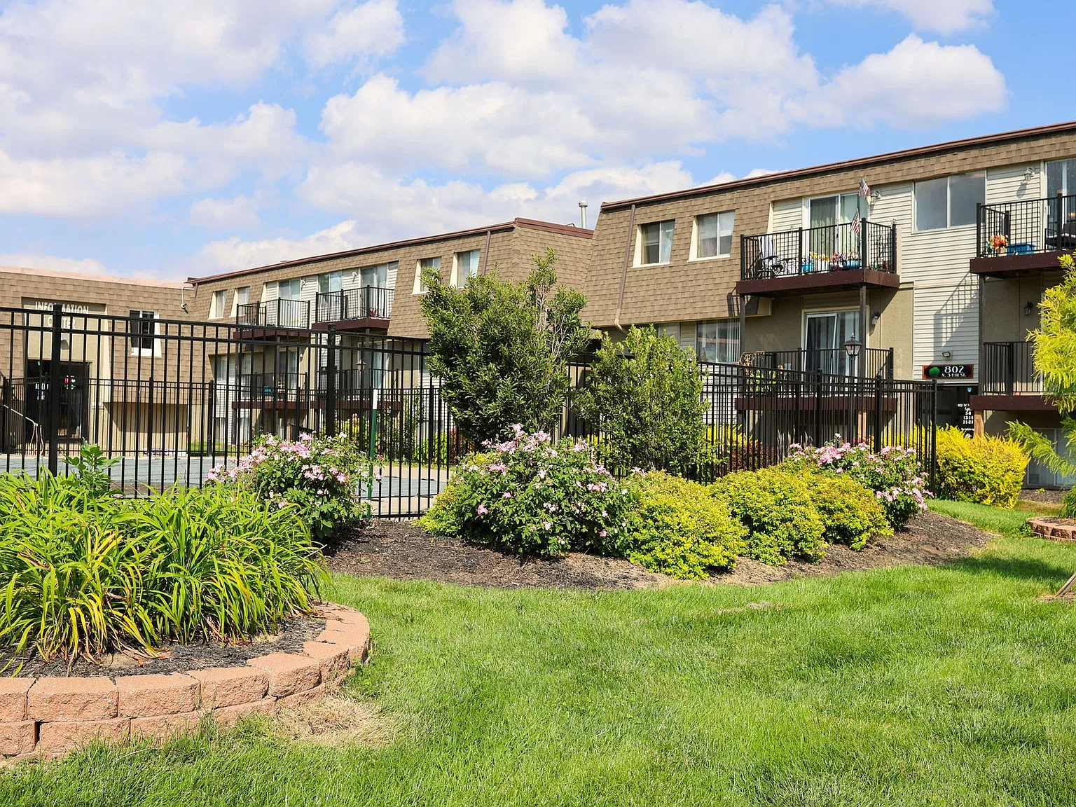 1 Bed & 1 Bath at Cottonwood Apartments — Photo 2