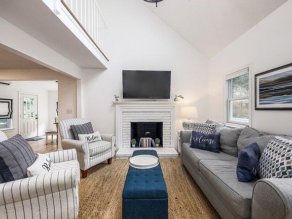 4th image of 35 Pinecrest Avenue