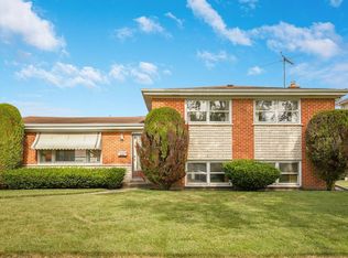 907 S Albert St, Mount Prospect, IL 60056