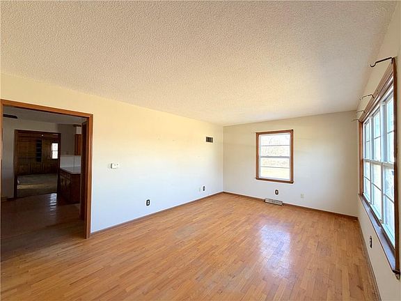 2nd image of 1412 Ridgeway Dr