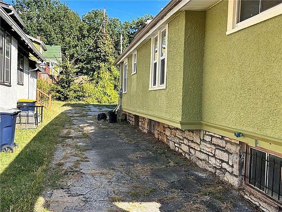 5th image of 3545 Bellefontaine Ave