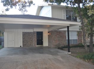 2610 W Highland Dr, Granbury, TX 76049