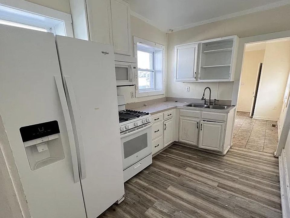 2nd image of 317 N Front St