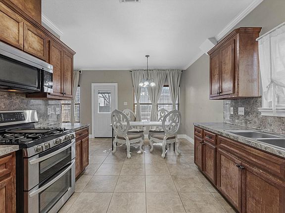 4th image of 8906 Intervale St