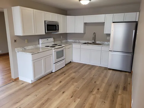 2535 Edgemont Ave, Waterloo, IA 50702