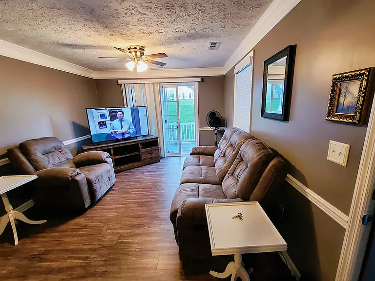 404 Bainbridge Ct #E2 — Photo 38