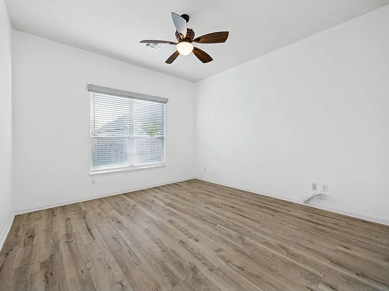 2995 N Overland St — Photo 6
