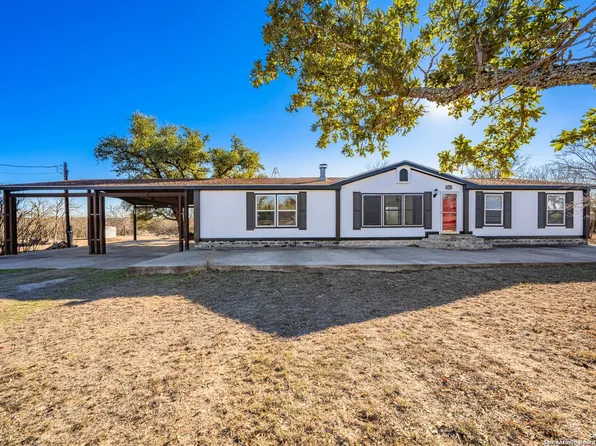 176 Deloris Dr, Harper, TX 78631