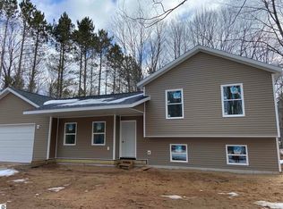 563 Basswood Ln, Beulah, MI 49617
