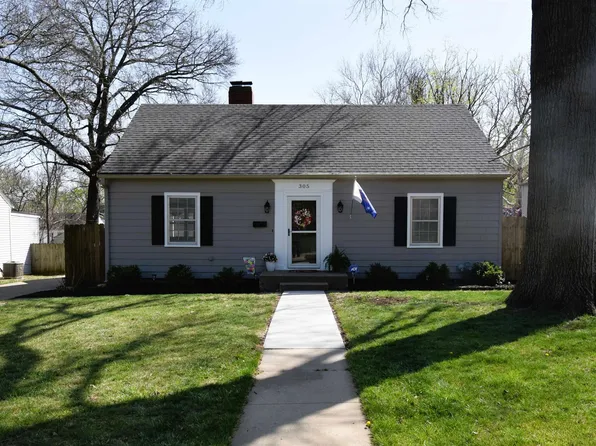 305 SW Country Club Dr, Topeka, KS 66611