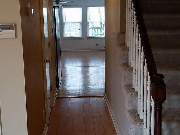 5th image of 939 Kingsbury Dr APT D