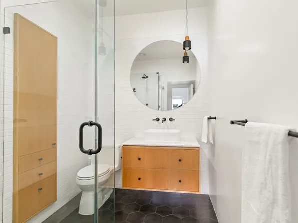 667 De Graw Street image 7 of 10