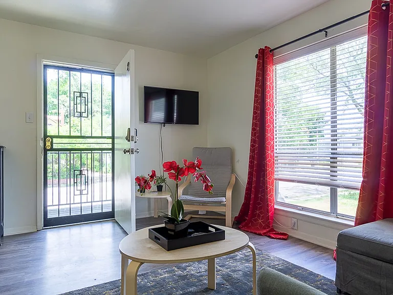 Peabody Apartments — Photo 4