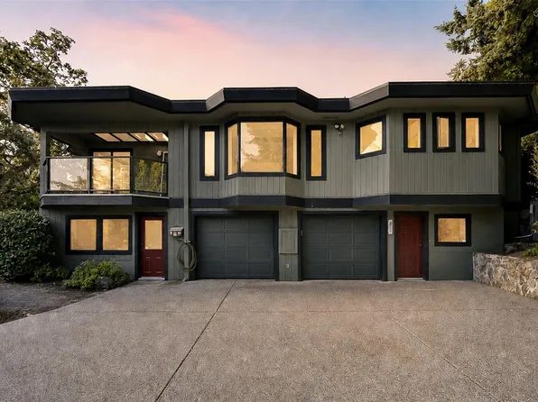 1682 Charlton Rd, Saanich, BC V9E 2C9