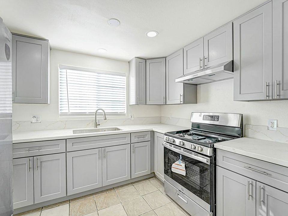 1st image of 400 W 109th St #2