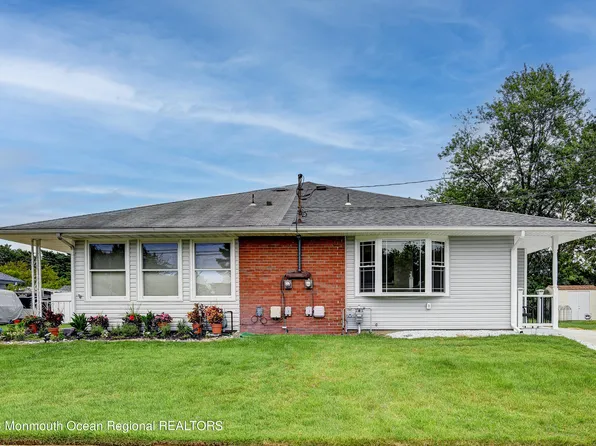 11 Saratoga Place, Toms River, NJ 08753