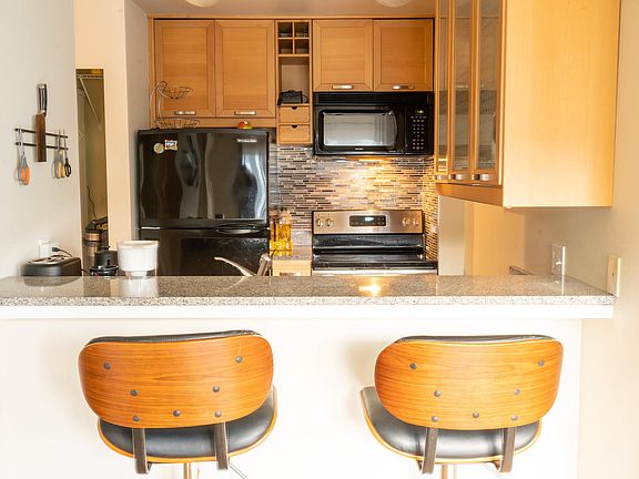 3rd image of 3926 1st Ave NE APT 26