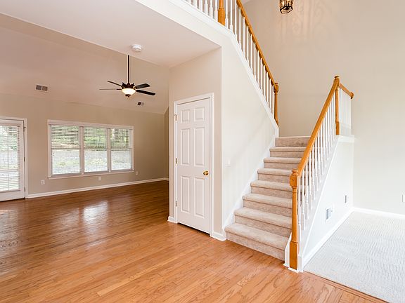 5th image of 1705 Grace Ct SE