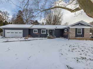 15 Trowbridge Trl, Pittsford, NY 14534