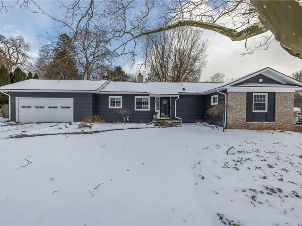 15 Trowbridge Trl, Pittsford, NY 14534